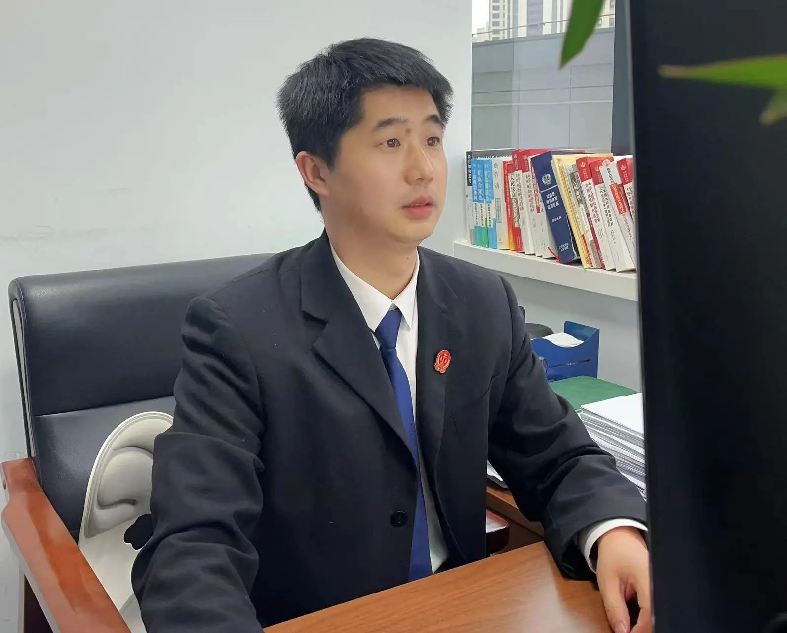 【法苑·青述】从青涩到担当：一名法院干警的九年淬炼